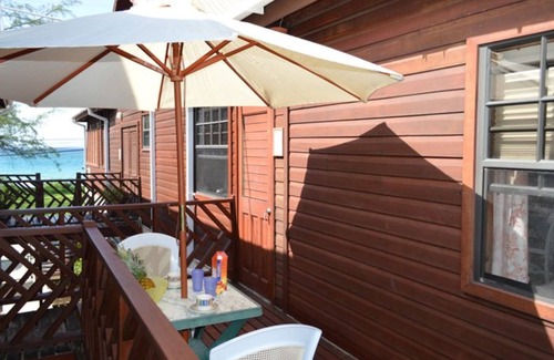 Silver Sands Apartamento | Yellow Bird Apartment in Blue Ocean Cottage in Silver Sands