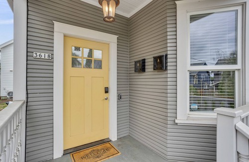 Boise Casa | Yellow Door at the Heart of Famous Mississippi Ave