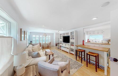 Meredith Casa | Yellow Door Cottage