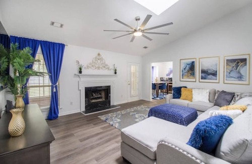 Hinesville Casa | Yellow Door Lodge!