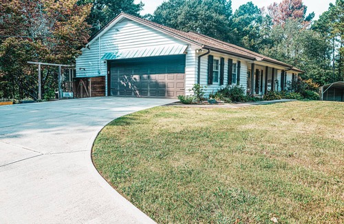 Fairburn Casa | Yellow Door Ranch Near Atlanta International Airport