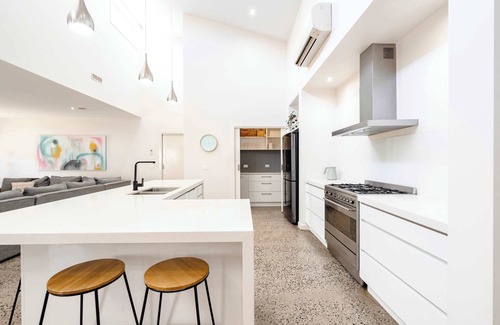Ocean Grove Casa | Yellow Gums by the Beach- Ocean Grove
