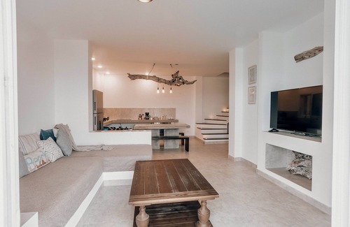 Puerto Villamil Casa | Yellow Heron House - Comfortable beachfront house