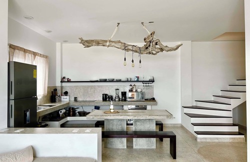 Puerto Villamil Casa | Yellow Heron House - Comfortable beachfront house