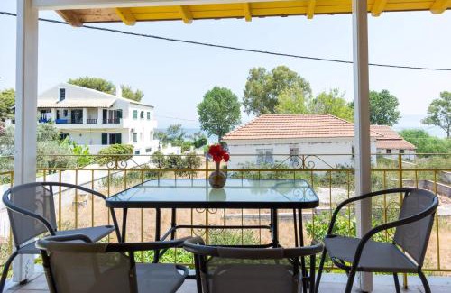 Kavos Apartamento | Yellow House
