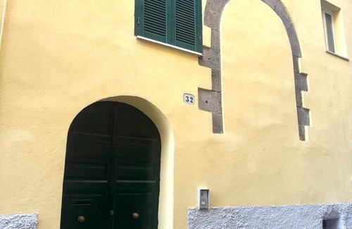 Canino Apartamento | Yellow House