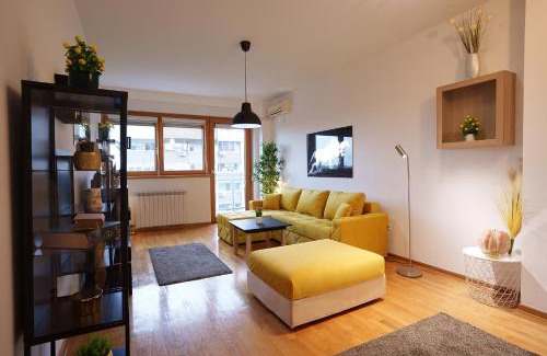 Novi Beograd Apartamento | Yellow Lux apartment