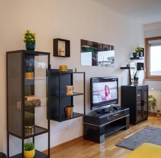 Novi Beograd Apartamento | Yellow Lux apartment