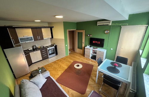 Pristina Apartamento | Yellow Moon Hostel&Apartment