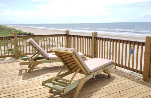 Port Bolivar Casa | YELLOW ROSE! Stunning Beachfront 3BR w Wrap Around Deck & Amazing views