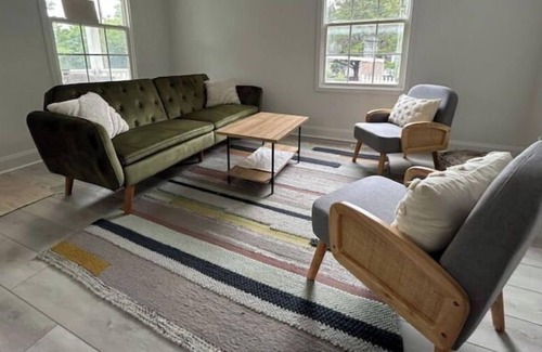 Wilmington Casa | Yellow Swann-7 min walk to Live Oak Pavillion, Downtown