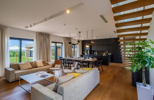 Porec Casa | Yellow Tree Jurici Home & Spa with a large garden and indoor/outdoor pool