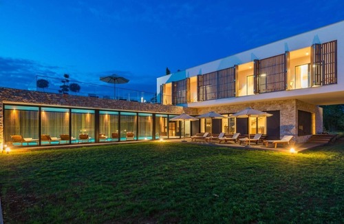 Porec Casa | Yellow Tree Jurici Home & Spa with a large garden and indoor/outdoor pool