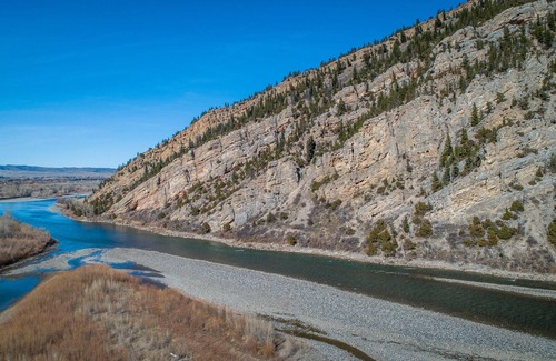Livingston Cabina | Yellowstone Cabin on 4 acres: Sleeps 8, river access & Pets ok!