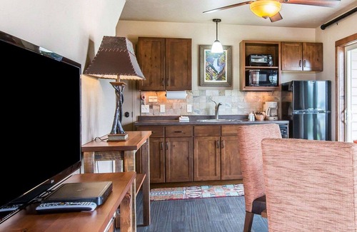 Livingston Cabina | Yellowstone Valley Lodge, Ascend Hotel Collection