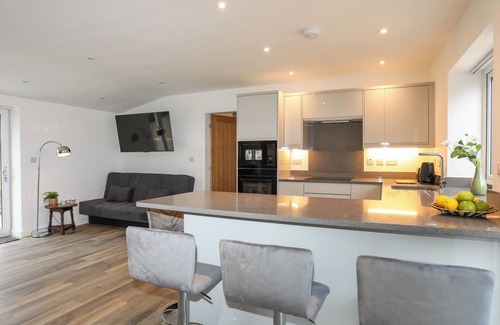 Elim Cabaña | YNYS UCHAF, pet friendly, with a garden in Benllech