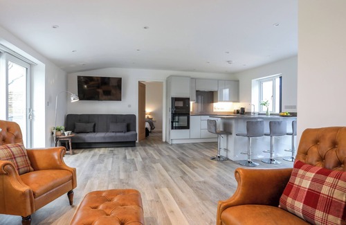 Elim Cabaña | YNYS UCHAF, pet friendly, with a garden in Benllech