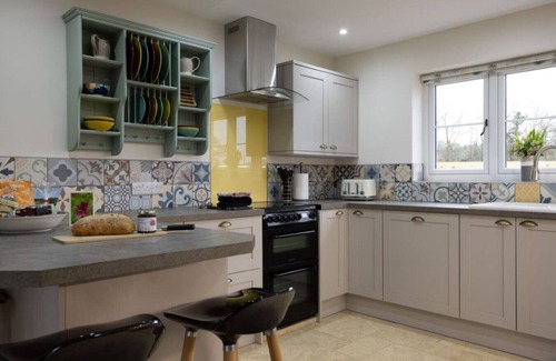 Llandovery Cabaña | Ynyswen Barcud · Brecon Beacons Cottage with Stunning Country Views