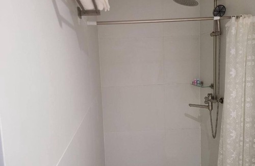 Tashkent Cama Y Desayuno | YO Guesthouse : Twin Room with Pool View