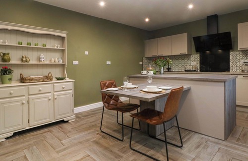 Whitchurch Cabaña | YOCKING GATE MEWS, pet friendly, with a garden in Whitchurch