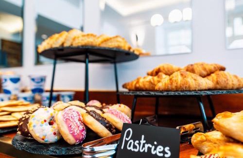 Cospicua Cama Y Desayuno | Yolanda Boutique Suites by Zzzing