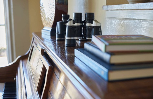 Mariposa Casa | Yosemite-BaseCamp is a Hilltop Tranquil LUX Ranch-house Retreat - sleeps 6 to 8