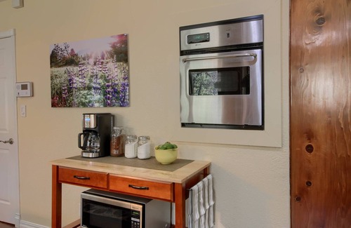 Yosemite Forks Casa | Yosemite Corner w NEW game room/Hot Tub/EV & more!