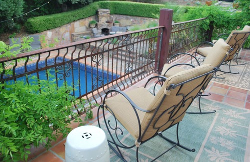 Mariposa Casa | Yosemite Estate: piscina, jacuzzi, chimenea al aire libre, cancha de tenis y básquetbol