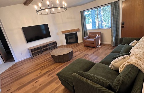 Oakhurst Cabina | Yosemite Gateway: Modern Dual-Master Cabin