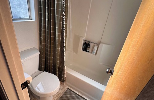 Oakhurst Cabina | Yosemite Gateway: Modern Dual-Master Cabin