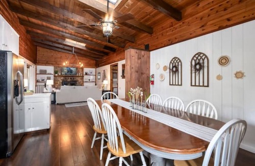 Oakhurst Casa | Yosemite Pines in Oakhurst with Hot Tub/Fireplace/Firepit/Pet Friendly