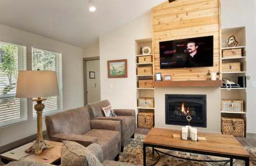 North Wawona Casa | Yosemite's Meadow Haven 2358