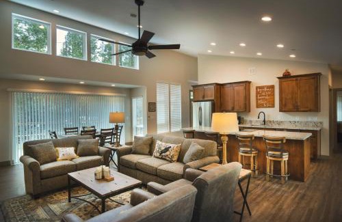 North Wawona Casa | Yosemite's Meadow Haven 2358