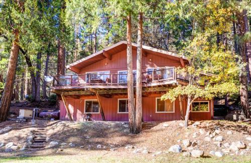 North Wawona Casa | Yosemite's Riverfront Retreat