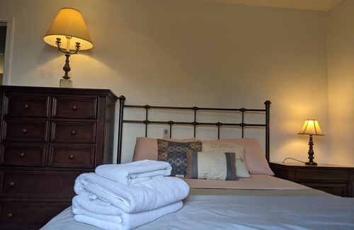 Ahwahnee Casa | Yosemite Sunset Cottage, sunset/sunrise views, covered patio, BBQ, fire pit