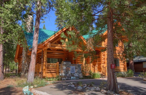 North Wawona Cabina | Yosemite's Luxury Estate at The Redwoods in Yosemite