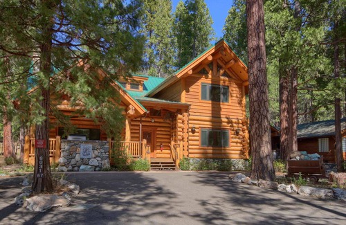 North Wawona Cabina | Yosemite's Luxury Estate at The Redwoods in Yosemite