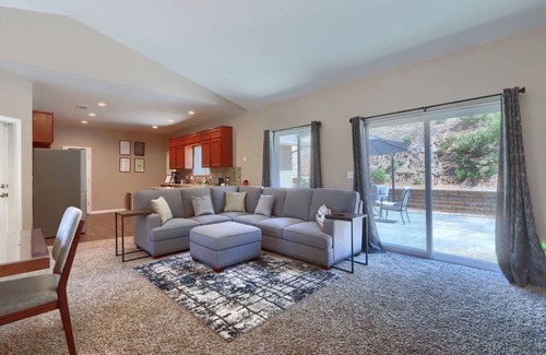 Ahwahnee Villa | Yosemite Villa Near Bass Lake, Oakhurst, Mariposa with HotTub, Games, EV Charger