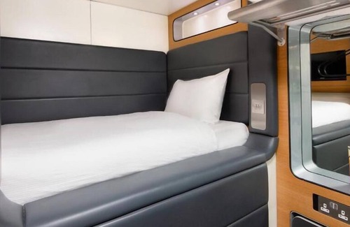 Schiphol Hotel | YOTELAIR Amsterdam Schiphol - Transit Hotel