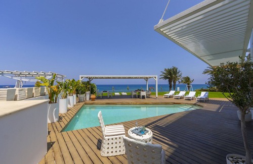Pernera Villa | You and Your Family will love this Beachfront Villa, Protaras Villa 1526