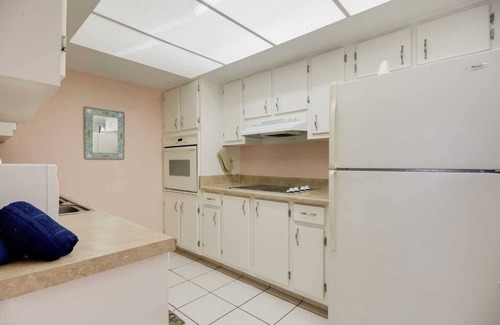 South Patrick Shores Apartamento | You cannot get any closer to the beach! 2BR condo