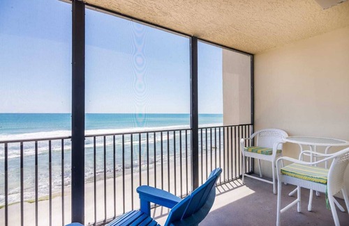 South Patrick Shores Apartamento | You cannot get any closer to the beach! 2BR condo