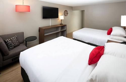 Kissimmee Hotel | You Found it! Free Parking Onsite, Pet-friendly Property, Outdoor Pools