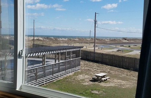Rodanthe Condominio | Te encantará Sea Glass. Condominio semi-frente al mar. A pasos de la playa. Ropa de cama gratis
