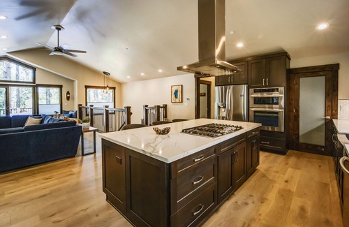 South Lake Tahoe Casa | You'll Love This New Luxury Mountain Modern Getaway - New Sauna + Close to Town