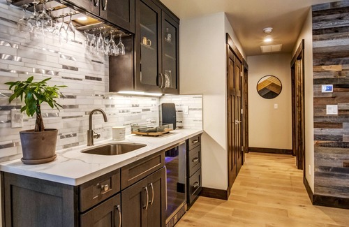 South Lake Tahoe Casa | You'll Love This New Luxury Mountain Modern Getaway - New Sauna + Close to Town