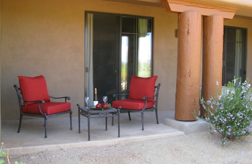 Carefree Villa | Te encantarán las vistas! Amplio 2br / 2 1 / 2ba Condo con puesta de sol y vistas a la montaña!