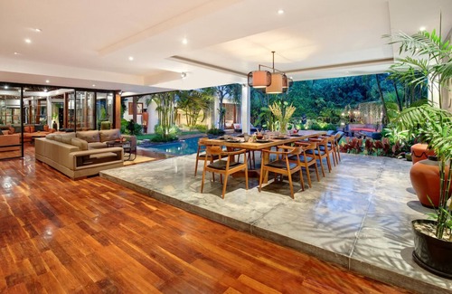 Berawa Villa | You think you know Canggu? Think again! Stunning LARGE LUXXE 7bed Villa