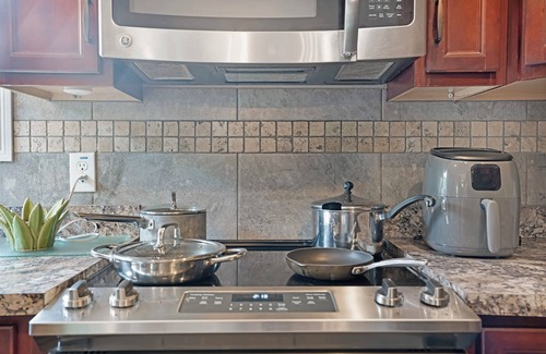 Clarksville Casa | This house is a 4 bedroom(s), 3 bathrooms, located in Clarksville, TN.