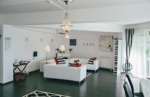 Racari Cama Y Desayuno | YOUness WELLness Clinic & Retreats